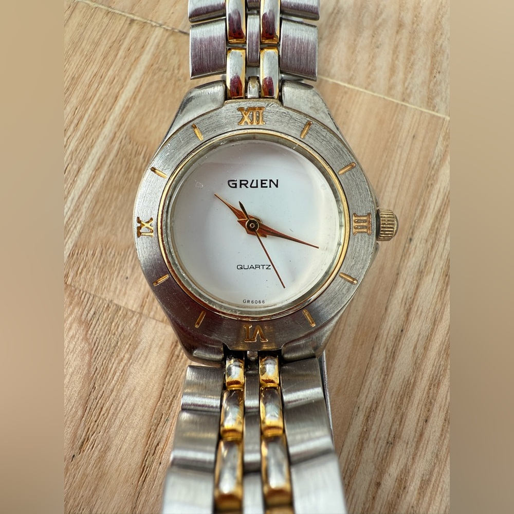 Gruen ladies two tone classic watch NEW BATTERY